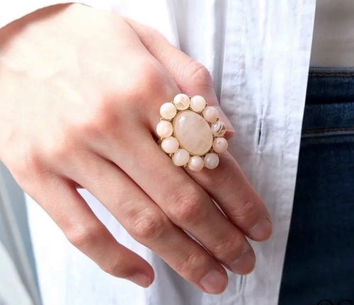 Bague ronde fleur pierre résine doré