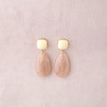 Boucles pendantes - Doré beige - 2 pièces en résine, carré et goutte