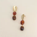 Boucles pendantes - pièce martelée mat et perle en résine - léopard