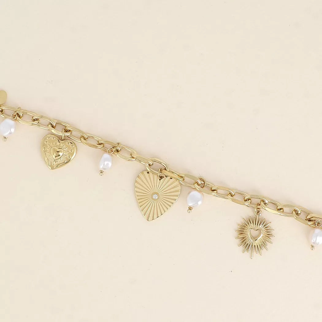 Bracelet - breloques coeurs, perles de résine blanche