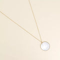 Collier - médaillon rond plat en pierre naturelle - nacre blanche