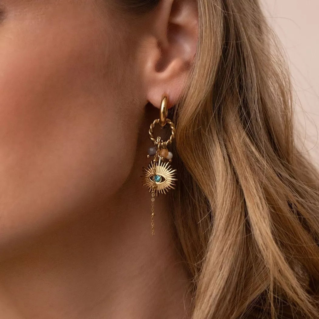 Petites créoles et pendentifs œil et perles