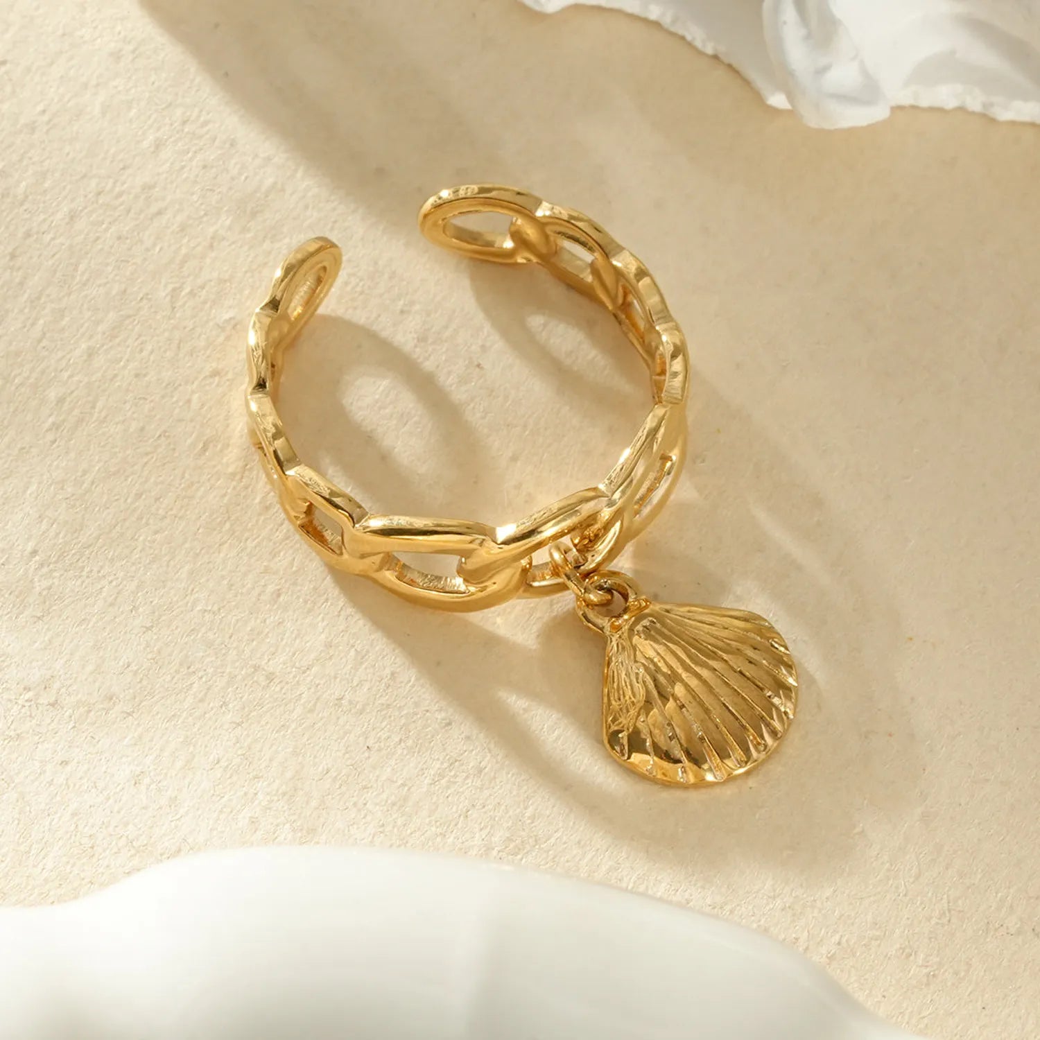 Bague ajustable maille breloque coquillage