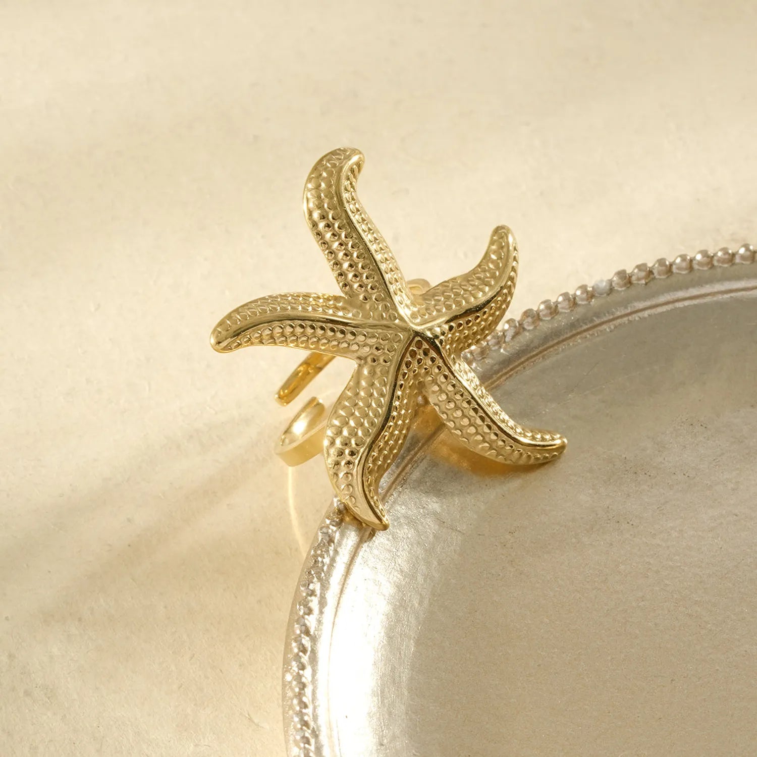 Bague dorée étoile de mer taille grande