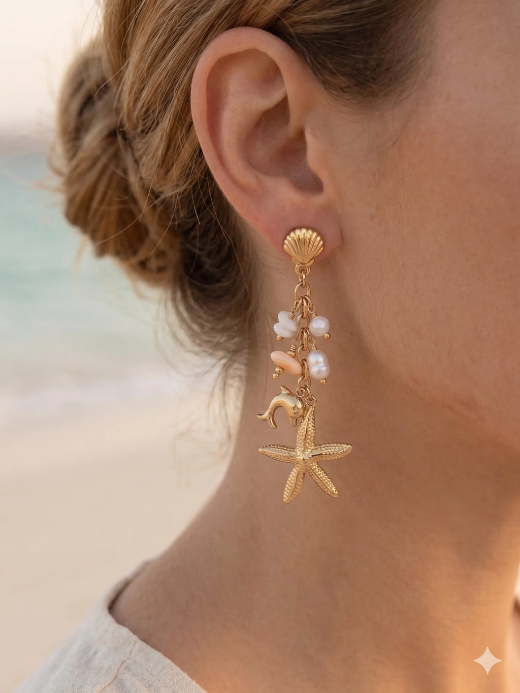 Boucles d'oreilles dorées pendantes étoile de mer, dauphin et pierres