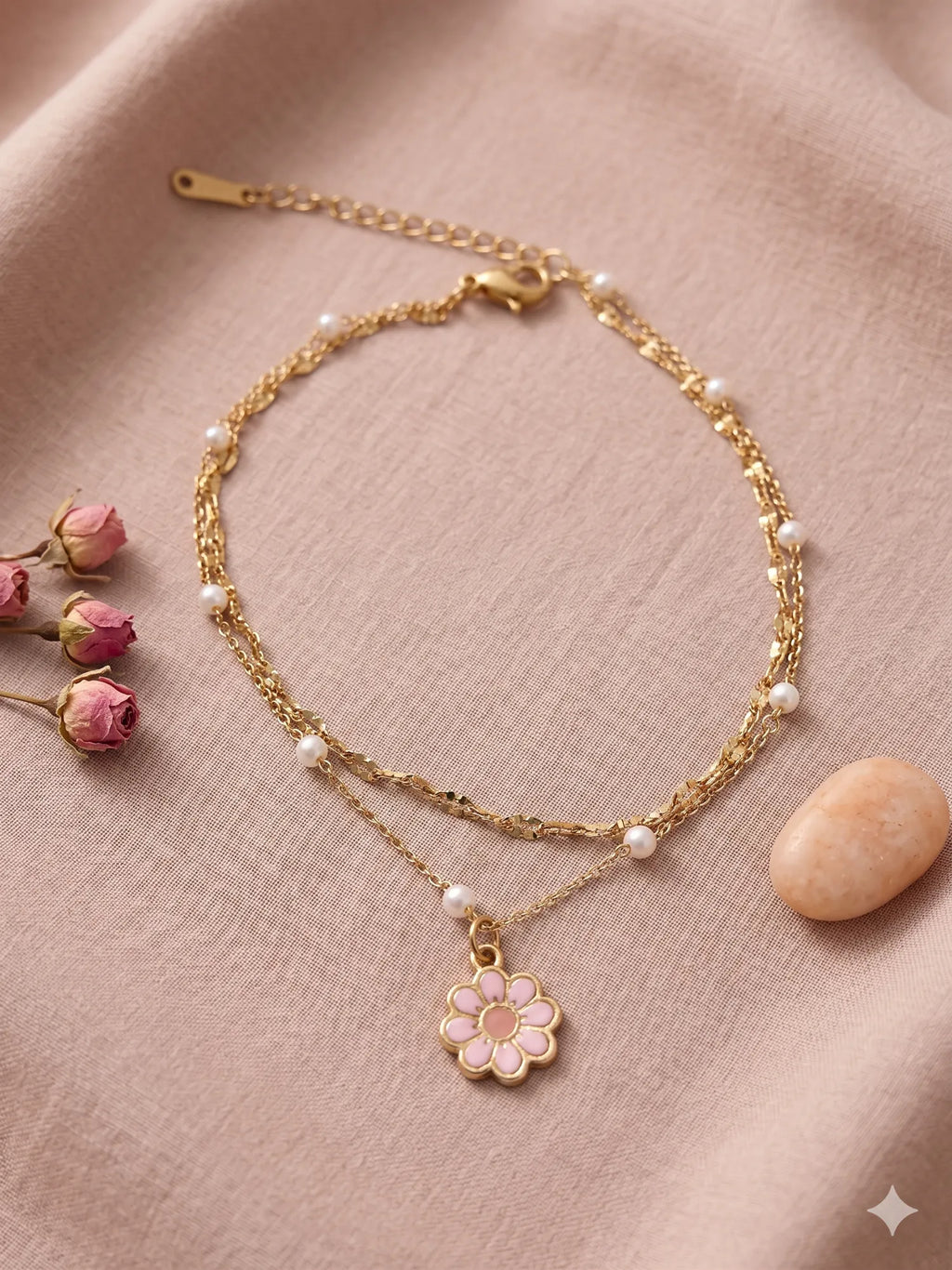 Chaîne de cheville dorée à fleur rose et perles
