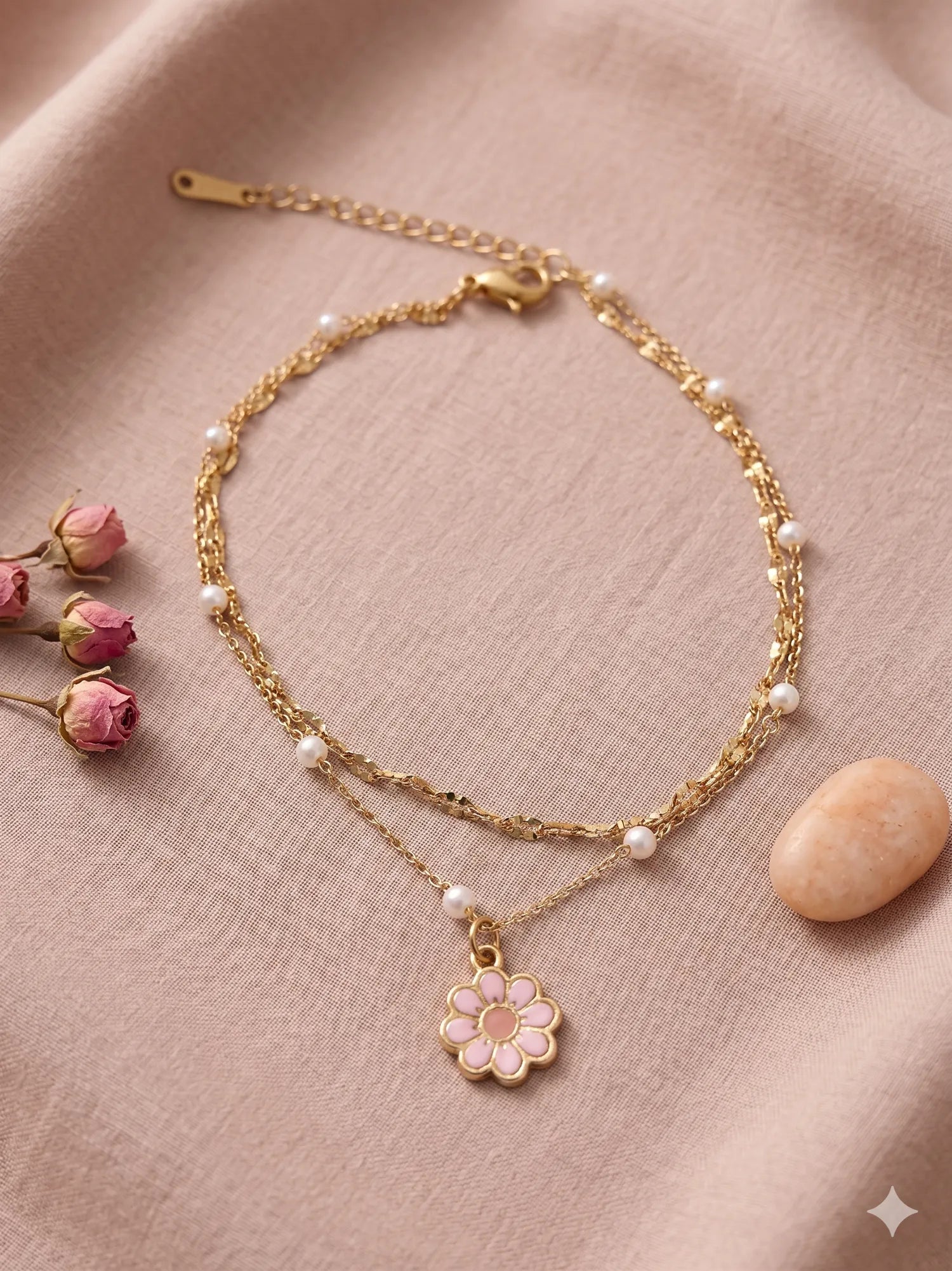 Chaîne de cheville dorée à fleur rose et perles